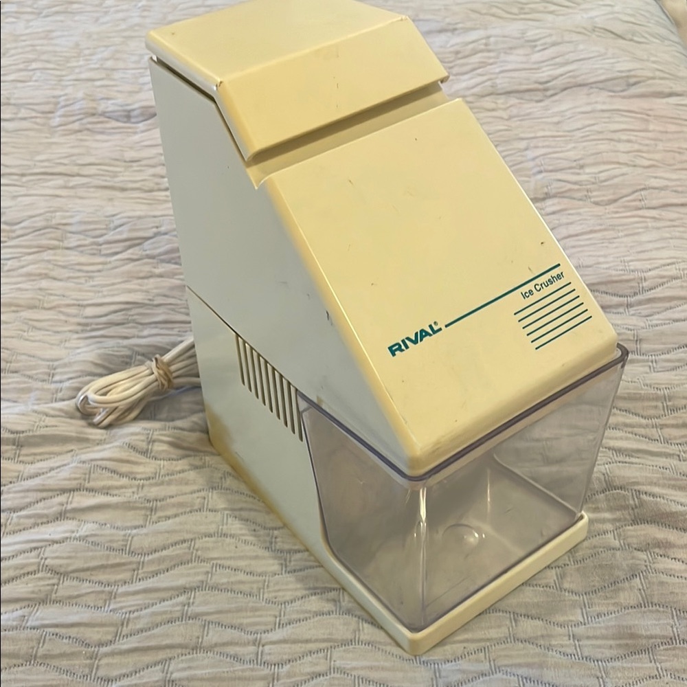 Vintage Rival Ice Crusher Almond Color Model 840/3